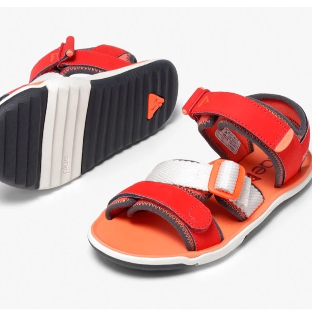 Plae Wes Voltage Red. Size 10 Toddler Voltage red